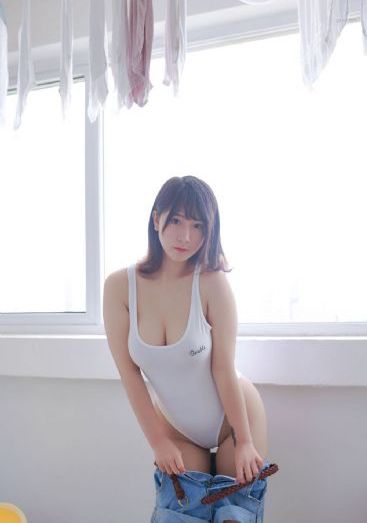 一边亲一边摸下奶免费_BD英语全集免费播放